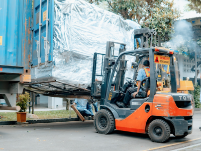 Unloading Mesin CNC SMK Mikael Surakarta